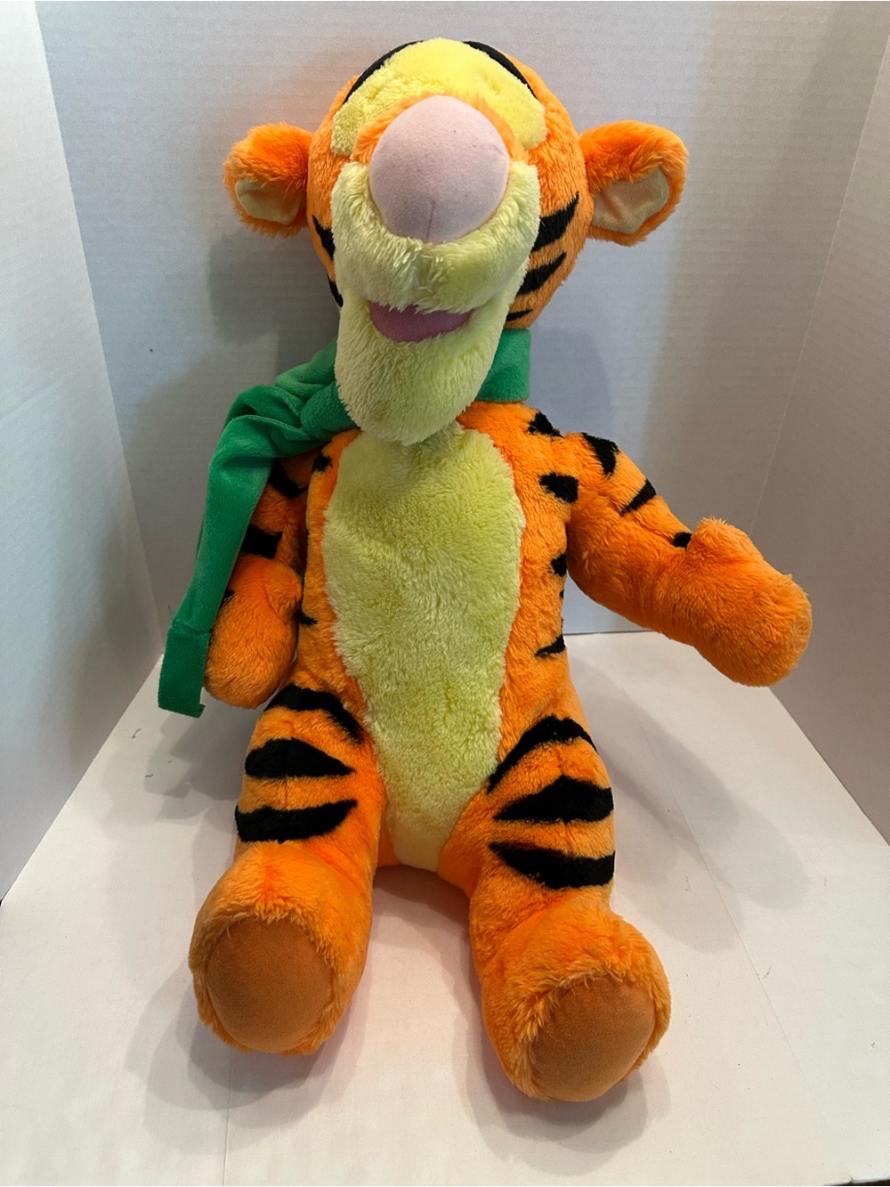 Fisher-Price Winter Jumbo Tigger Winnie the Pooh Vintage 2001